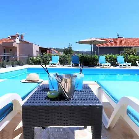 Luxury Beachfront With Pool For Two Families *