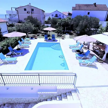 Vila Luxury Beachfront With Pool For Two Families