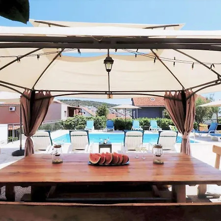 Luxury Beachfront With Pool For Two Families Okrug Gornji