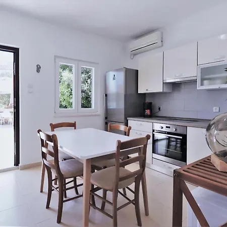Luxury Beachfront With Pool For Two Families Villa *