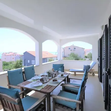 Luxury Beachfront With Pool For Two Families * Okrug Gornji