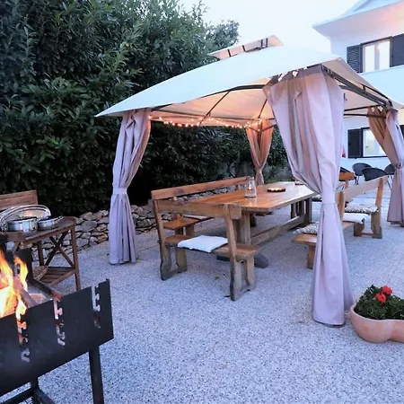 Vila Luxury Beachfront With Pool For Two Families *