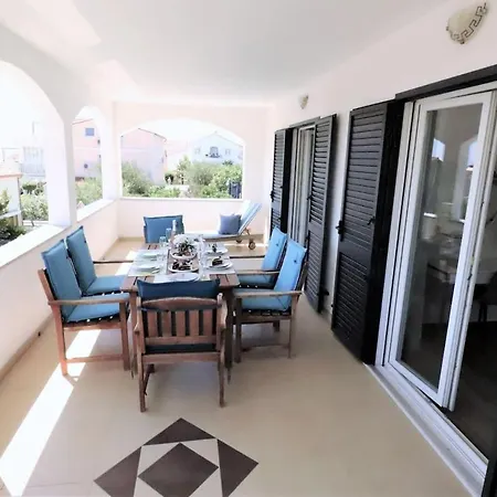 Luxury Beachfront With Pool For Two Families *