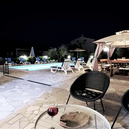 Vila Luxury Beachfront With Pool For Two Families Okrug Gornji