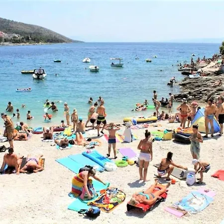 Vila Luxury Beachfront With Pool For Two Families *