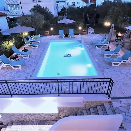 Luxury Beachfront With Pool For Two Families