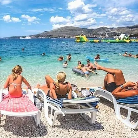 Villa Luxury Beachfront With Pool For Two Families Okrug Gornji