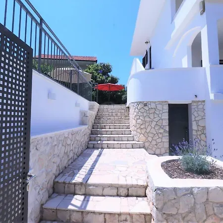 Luxury Beachfront With Pool For Two Families Vila Okrug Gornji