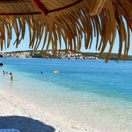 Vila Luxury Beachfront With Pool For Two Families *