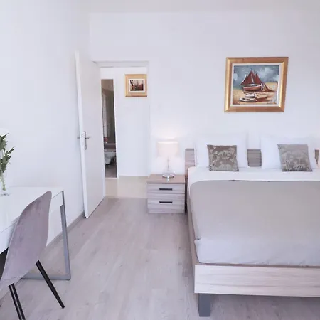 Luxury Beachfront With Pool For Two Families * Okrug Gornji