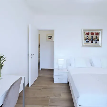 Vila Luxury Beachfront With Pool For Two Families