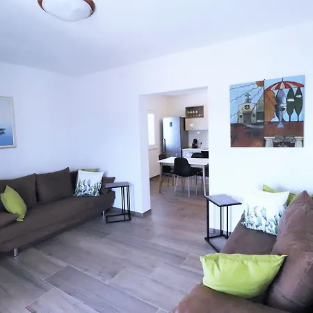 Vila Luxury Beachfront With Pool For Two Families