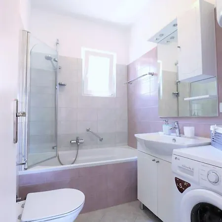 Vila Luxury Beachfront With Pool For Two Families *