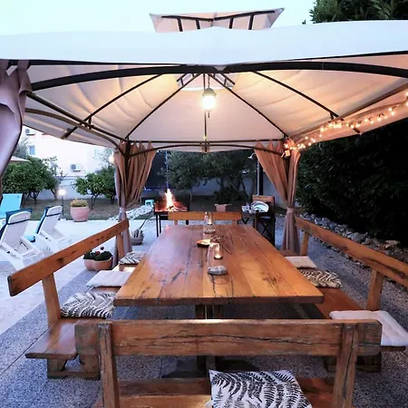 Luxury Beachfront With Pool For Two Families * Okrug Gornji